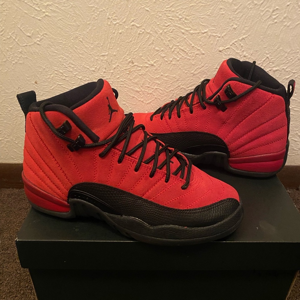 Air Jordan Retro 12s “Reverse Flu Game” - Picture 5 of 14